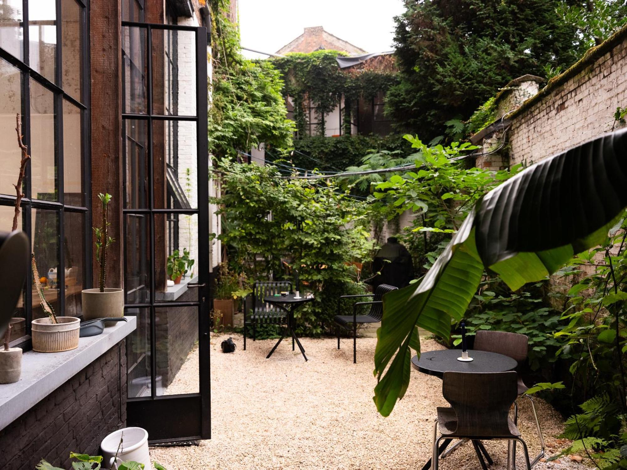 Апартаменты Antwerp Loft -Art And Chill- Parking Available Экстерьер фото